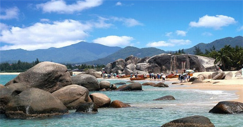 在连平县开麻辣烫加盟店费用哪家信誉好，红火火麻辣烫加盟在连平县开店会亏吗